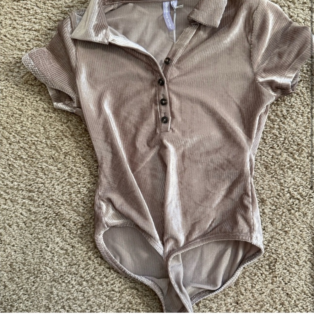 Good Luck Girl Tan Short Sleeve Bodysuit Kids S | Soft Stretchy One-Piece Top